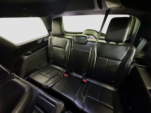 Used 2020 Ford Expedition XLT w/ Equipment Group 202A AWD/4WD image 30