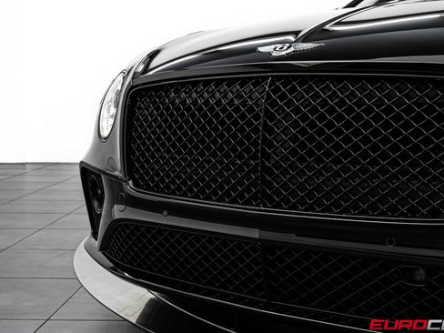 Used 2020 Bentley Continental GT V8 image 11