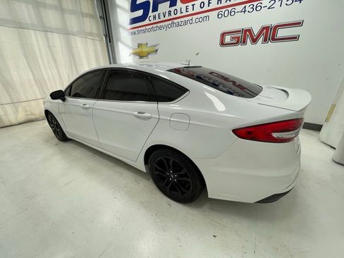 Used 2019 Ford Fusion SE w/ Equipment Group 151A FWD image 6