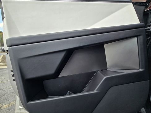 Used 2024 Tesla Cybertruck AWD Crew Cab image 19