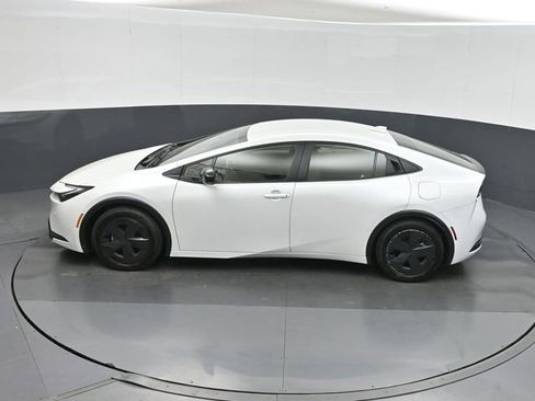 Used 2025 Toyota Prius LE FWD image 34