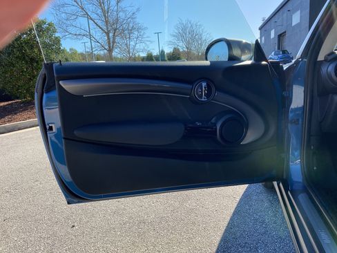 Used 2023 MINI Cooper 2-Door Hardtop image 22