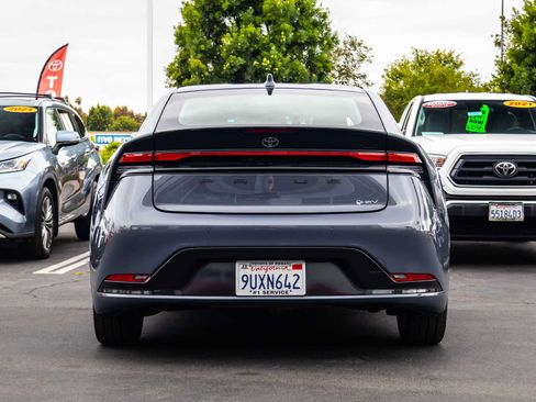 Used 2025 Toyota Prius XLE FWD image 8