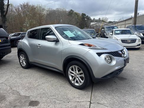 Used 2016 Nissan Juke SV image 4