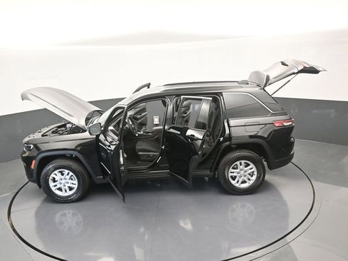 Used 2025 Jeep Grand Cherokee Laredo image 59