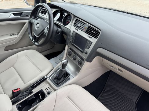 Used 2016 Volkswagen Golf Limited Edition image 20