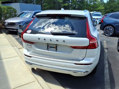 Used 2022 Volvo XC60 T8 Inscription w/ Advanced Package AWD/4WD image 3