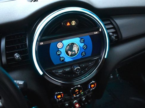 Used 2020 MINI Cooper 4-Door Hardtop image 23