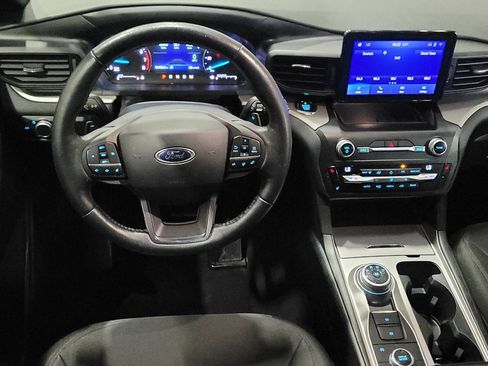 Used 2020 Ford Explorer XLT w/ Comfort Package image 22