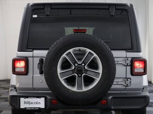 Used 2018 Jeep Wrangler Unlimited Sahara image 16