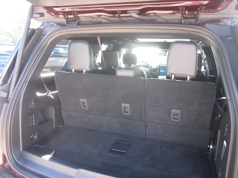 Used 2024 Ford Expedition Platinum AWD/4WD image 10