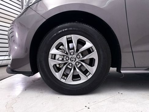 Used 2023 Toyota Sienna XLE w/ XLE Plus Package AWD/4WD image 17