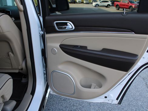 Used 2020 Jeep Grand Cherokee Summit image 14