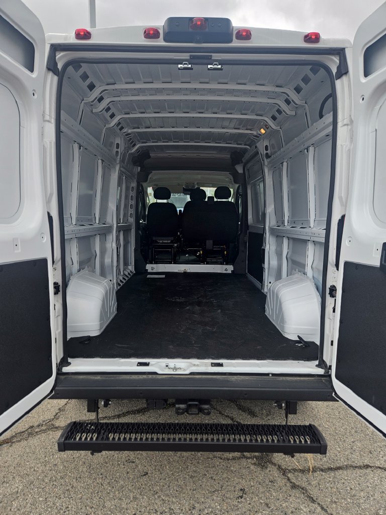 Used 2025 RAM ProMaster 2500 w/ Safety Group FWD image 4