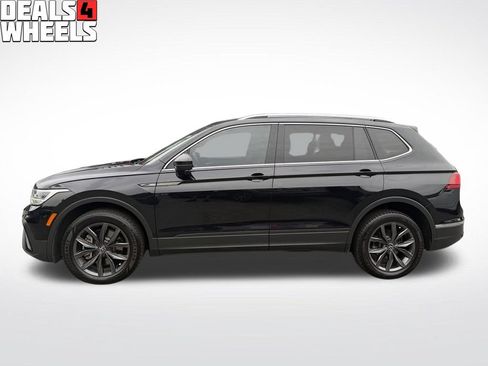 Used 2023 Volkswagen Tiguan SE FWD image 2