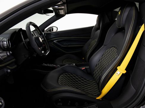 Certified 2022 Ferrari F8 Tributo RWD image 5