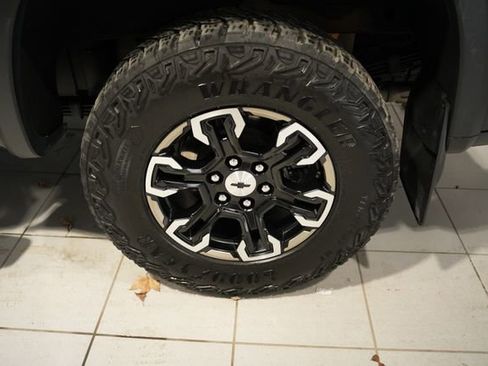 Used 2024 Chevrolet Silverado 1500 ZR2 image 10