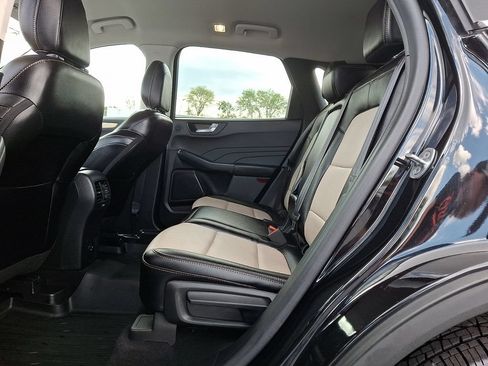 Used 2022 Ford Escape Titanium w/ Titanium Elite Package AWD/4WD image 10