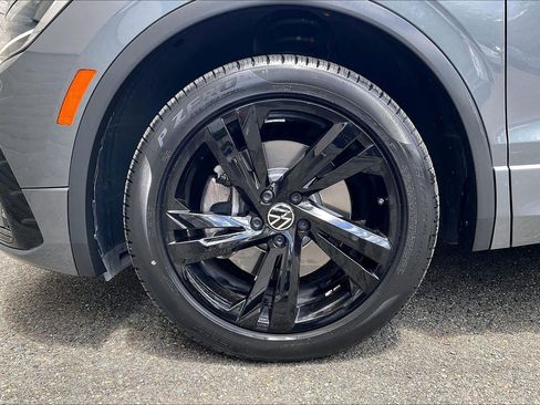 Certified 2023 Volkswagen Tiguan SE R-Line FWD image 8