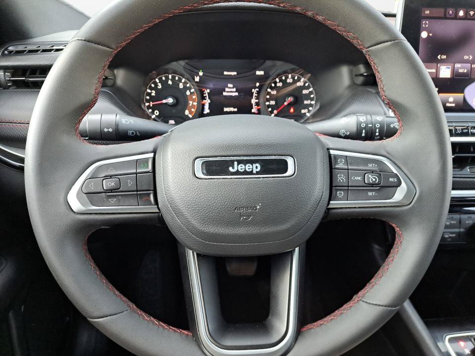 Used 2025 Jeep Compass Trailhawk AWD/4WD image 29