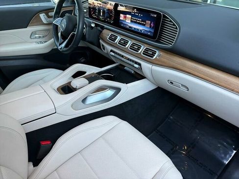 Used 2025 Mercedes-Benz GLE 450e 4MATIC w/ Driver Assistance Package image 19