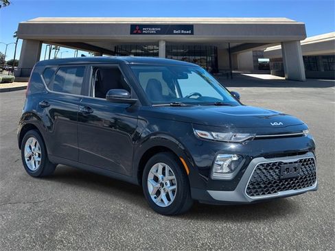 Used 2022 Kia Soul LX w/ Technology Package image 8