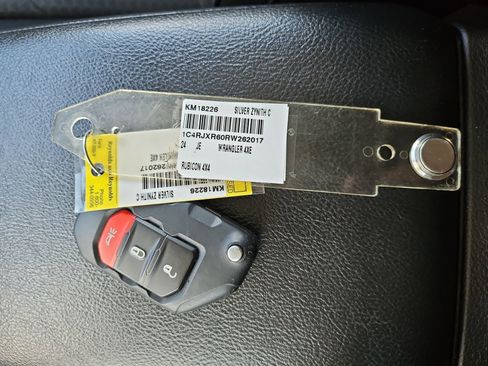 Used 2024 Jeep Wrangler Unlimited Rubicon 4xe AWD/4WD image 18