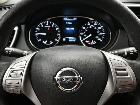 Used 2016 Nissan Rogue S w/ Appearance Package image 11