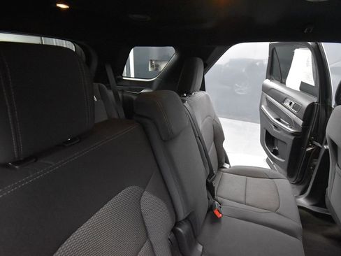 Used 2018 Ford Explorer XLT image 19