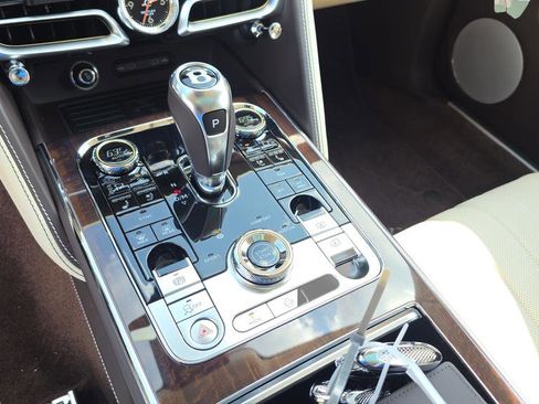 New 2026 Bentley Flying Spur Base image 28