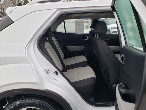 Used 2020 Hyundai Venue SEL w/ Convenience + Premium Package image 17