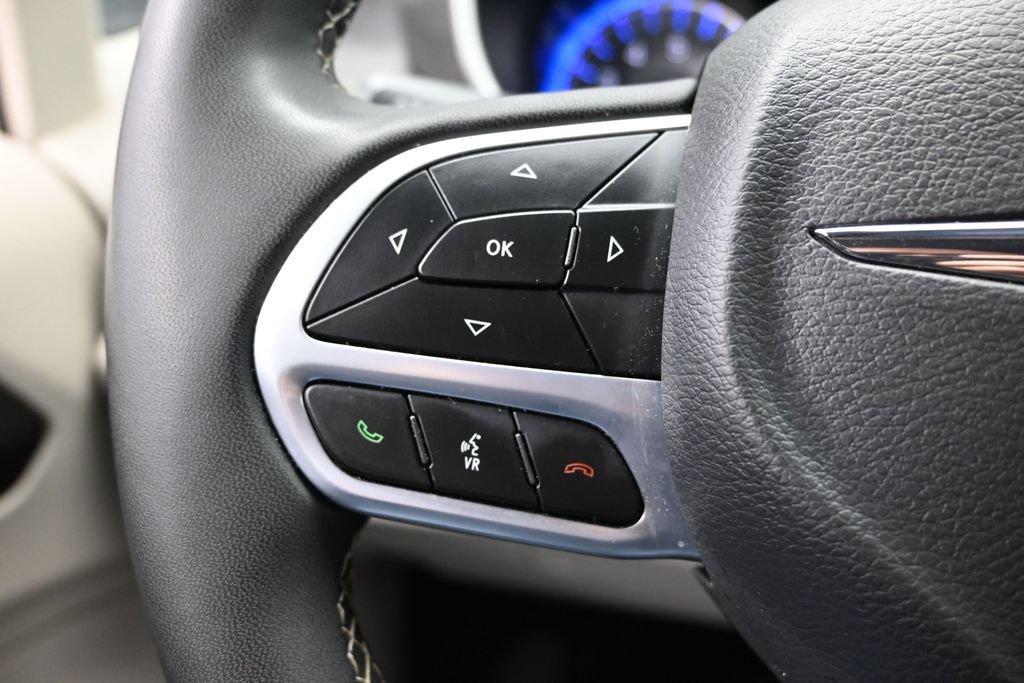 Used 2024 Chrysler Pacifica Touring-L FWD image 20