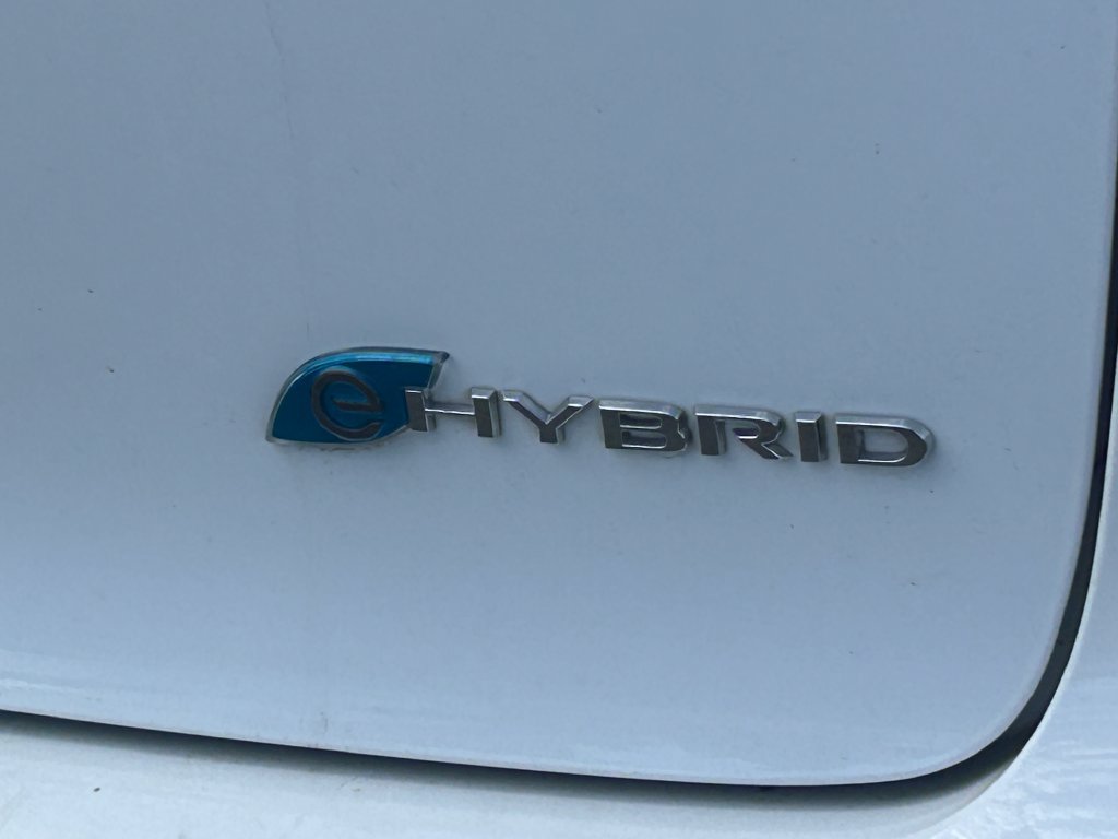 Used 2024 Chrysler Pacifica Limited FWD image 4