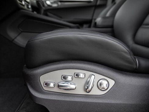 New 2026 Porsche Macan S image 22