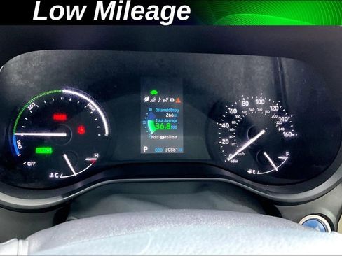 Used 2021 Toyota Sienna XLE FWD image 2