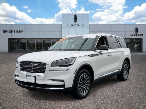 Used 2023 Lincoln Aviator AWD w/ Premium Package image 2
