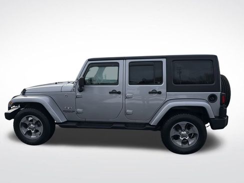 Used 2017 Jeep Wrangler Unlimited Sahara image 9