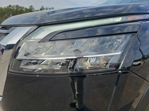 Used 2024 Nissan Pathfinder Platinum w/ Cargo Package image 33