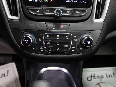 Used 2022 Chevrolet Malibu LT image 30
