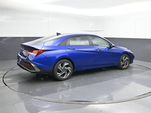 Certified 2025 Hyundai Elantra Sport FWD image 5