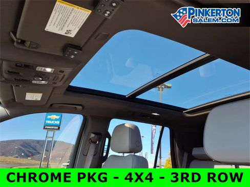 Used 2022 GMC Yukon SLT w/ SLT Premium Package image 12