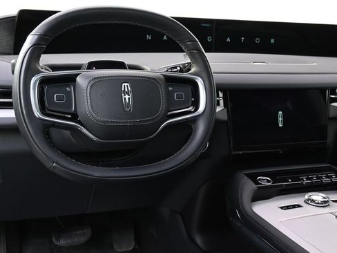 Certified 2025 Lincoln Navigator L Reserve AWD/4WD image 12