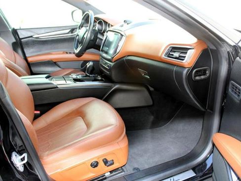 Used 2018 Maserati Ghibli image 18