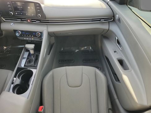 Used 2025 Hyundai Elantra Blue image 10