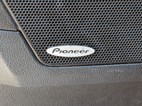 Used 2017 Chevrolet Equinox Premier w/ Enhanced Convenience Package image 26