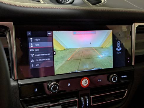 Used 2025 Porsche Macan image 37