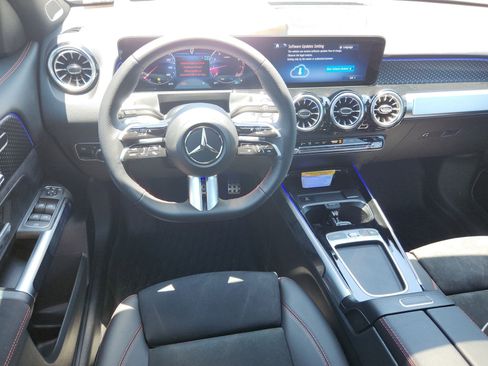 Used 2025 Mercedes-Benz GLB 250 image 14