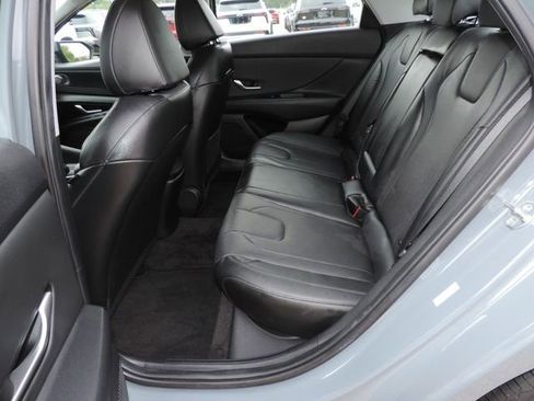 Used 2022 Hyundai Elantra Limited image 18