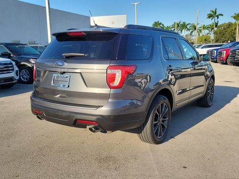 Used 2019 Ford Explorer XLT w/ Equipment Group 202A image 5