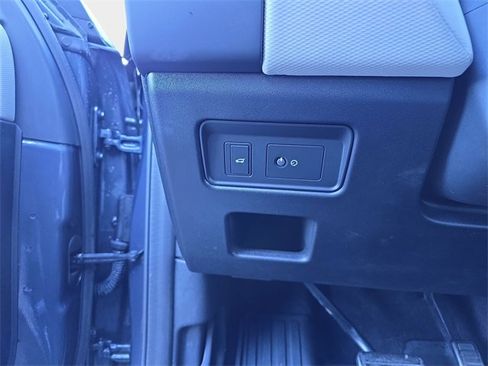 Used 2024 Land Rover Discovery Dynamic SE image 26